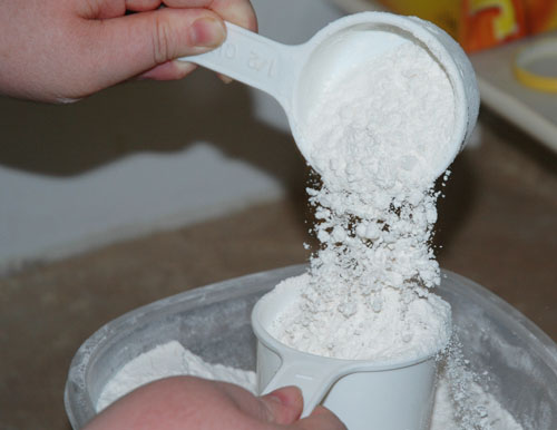 how-to-measure-flour-the-cooking-geek