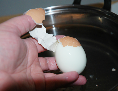 peeling hard boiled eggs